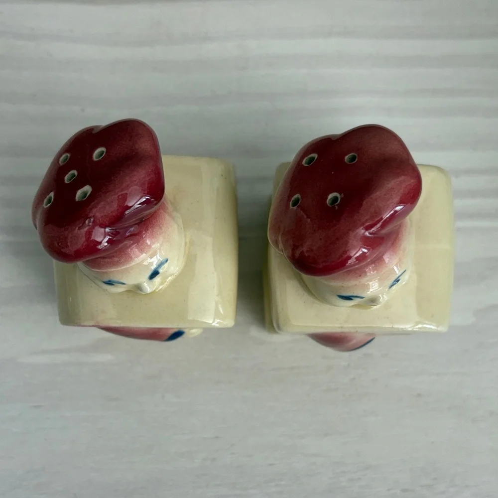 VTG Set of‎ Shawnee Pottery Chef Salt & Pepper Shakers